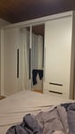 Der Schrank sieht genauso aus wie das Foto, ich bin sehr zufrieden, besonderer Dank für die Lieferung, ich wurde eine halbe Stunde vor der Ankunft gewarnt, sehr höflich und sorgfältig vom Kurier entladen 