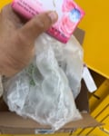 Commande incomplète , mensongère . 7,55€ pour 2 seul savon alors que dans l annonce il y a marqué lot de 12 . 
