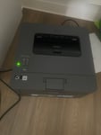 Der Drucker funktioniert sehr schnell und die Druckqualität ist sehr gut. Die Einrichtung und die Verbindung mit dem WLAN waren sehr einfach. Außerdem wurde der Drucker sehr schnell geliefert. Ich bin sehr zufrieden und kann ihn weiterempfehlen!