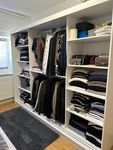 Ein sehr schöner Schrank und schön groß innen, siehe Bild