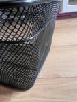 som maximálne nespokojná, košík prišiel zdeformovaný a polámaný