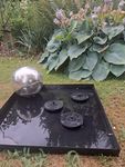 Schöne, flache kleine Springbrunnen
