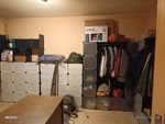Einfacher Schrank mit vielen Fächern 