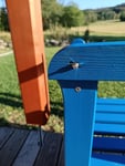 Pro sestavení je potřeba truhlářský kurs a nářadí za cca 5 tisíc. Gola, dřevěná palice, vrtačku, bruska a hlavně silný nervy. Preforovane dírky na opěradlu neodpovidaly, viz foto a návod taktéž bídný. 