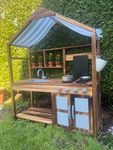 Süße kleine Küche für den Garten