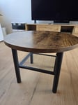 Praktischer Tisch mit schönem Industrial-Look