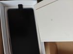Dieses Handy ist gebracht obwohl es als neu deklariert war. Es wurde ohne regionalverpackung geöffnet.