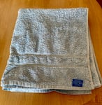 Ich habe Hellbraun bestellt und Hellblau erhalten. Sind Sie fafrbenblind?