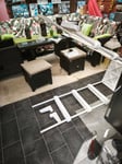 Leiter ist okay und ging leicht zu sammen zu bauen aber eine Querstrebe am Fuß fehlte 