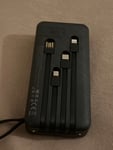 Ein Powerbank mit wichtige Kabeln sehr vorteilhaft 