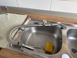 Den Wasserhahn ist undicht