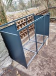 Eine wertig wirkende Mülltonnenbox, die so durchdacht ist, dass man Freude beim Aufbauen hat.