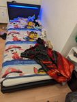 Bett mit Licht