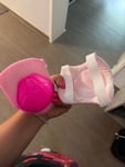 Schreckliche Qualität, der Helm ist aus Schaumstoff, ich rate davon ab, ihn zu kaufen