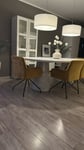 Toller Tisch mit kleinem Abstrich 