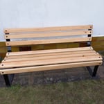 Reparatur einer alten Bank