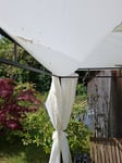 Lass den Pavillon bei Regen nicht alleinb