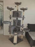 standfest und stabil für 2 aktive Kater à 4 kg