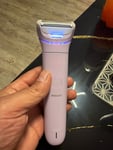 Philips Lady Shaver Series 8000 - kabelloser elektrischer Rasierer, nass und trocken, 3-Klingen-System, flexibler Scherkopf, LED-Licht, Beine/Körper/