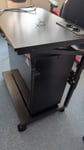 Perfektes Untergestell mit Rollen für einen PC-Tower 