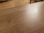 Schöner Tisch mit ein paar Dellen