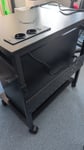 Perfektes Untergestell mit Rollen für einen PC-Tower 