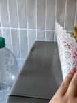 Leider ist die Mikrowelle mit einer Beule angekommen.