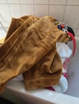 PASST SEHR GUT HABE MIR IN DER ANDEREN FARBE NOCH EINE KURZE LEDERHOSE BESTELLT 2 KURZARM TRACHTEN HEMDEN DAZU BLAU UND ROT UND SOCKEN UND WADENWÄRMER DAZU 4 TRACHTENJANKER HABE ICH IM SCHRANK HAFERLSCHUHE SOWIESO UND ORGINAL DACHAUER  TRACHTEN WESTE DAZU