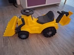 Kleines vollplastik rutscheauto