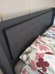 Perfektes Bett für den Raum  