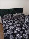 Krásná vysoká postel úžasný materiál 