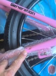 Bicicletta ammaccata.pessimi!!!Il prodotto è arrivato ammaccato con i freni da montare e la catena secca non ingrassata,e neanche un po di grasso a parte per poterla ingrassare, la politica del reso imbarazzante, con le spedizioni a carico mio.. scandalos