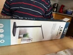 Lampe war in einem falschen Karton verpackt. Karton war von außen beschädigt.