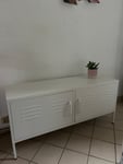 Meuble bas de rangement en métal blanc