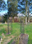 Pergola se zdá být bytelnější, než ta předešlá. Uvidíme časem. Máma měla v každém případě radost.