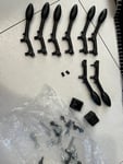 Nekvalitní výrobek. Trubky nešly sesadit do sebe, musela jsem trubku srovnat, roztáhnout. Pokřivené plošky pro upevnení spodní části. Polámané plastové části k ozdobným bočnicím.