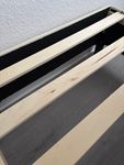 Qualität schlecht kann man nur provisorisch verwenden. Das Bett wackelt wenn man Position wechseln möchte und hat allerdings das Gefühl als ob es wird sich abbauen und man sich auf dem Boden landet. Langfristig nicht zu empfehlen.