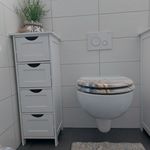 Kleiner Badezimmerschrank mit 4 Schubladen