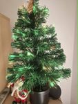Ich bin zufrieden. Hübscher kleiner Weihnachtsbaum.