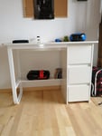 Schreibtisch