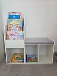 Tolles Kinderregal mit gemütlicher Sitzbank