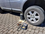 Funktioniert gut und passt genau unter's Ersatzrad