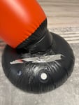 Nach ein paar Monaten ist Boxsack kaputt gegangen.