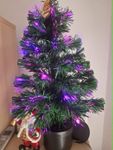 Ich bin zufrieden. Hübscher kleiner Weihnachtsbaum.