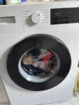 Wäscht sauber, vibriert beim Schleudern aber recht stark“