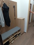 Praktický botník.Nezabere mnoho místa v předsíni a vše je uklizeno.