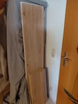 Das ist ja furchtbar! Wo sind denn die restlichen Schrankteile? Geliefert wurden nur die Türen und die Regalböden, sonst nichts. Unverschämt!