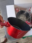 Das Produkt ist gut, aber einer der Töpfe kam beschädigt an.
