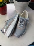 Super Sneaker