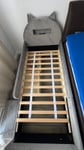 Flieks Polsterbett 90x200cm mit Nachtlicht und USB, Kinderbett Einzelbett mit 4 Schubladen und Treppe, Jugendbett mit Ablage, Samt, Hellgrau